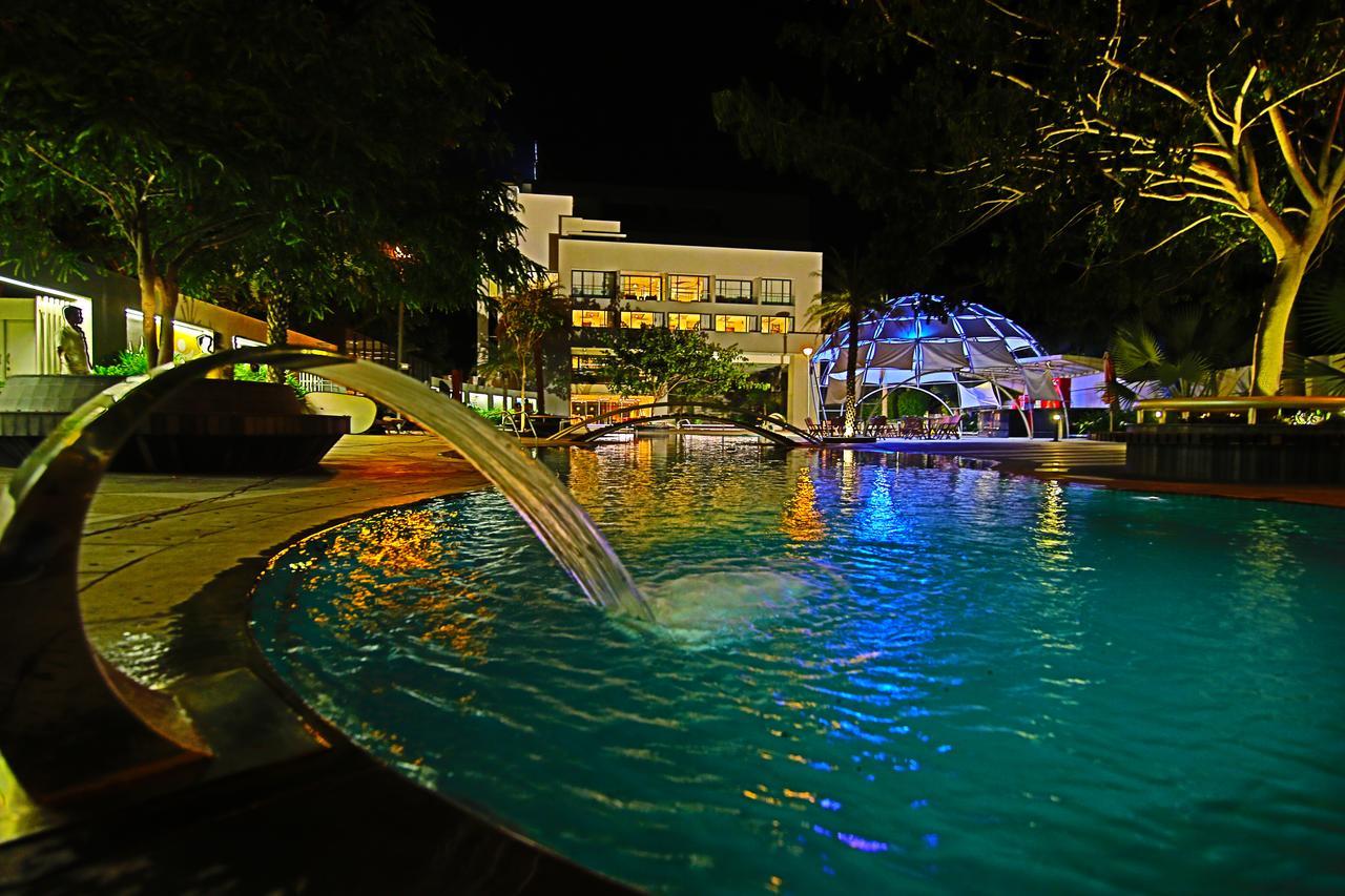 The Emerald Club ,Rajkot Eksteriør billede